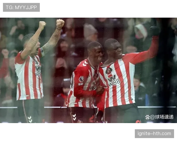 桑德兰球迷热情回归激发球队士气,新赛季表现备受期待 桑德兰球迷热情回归激发球队士气,新赛季表现备受期待